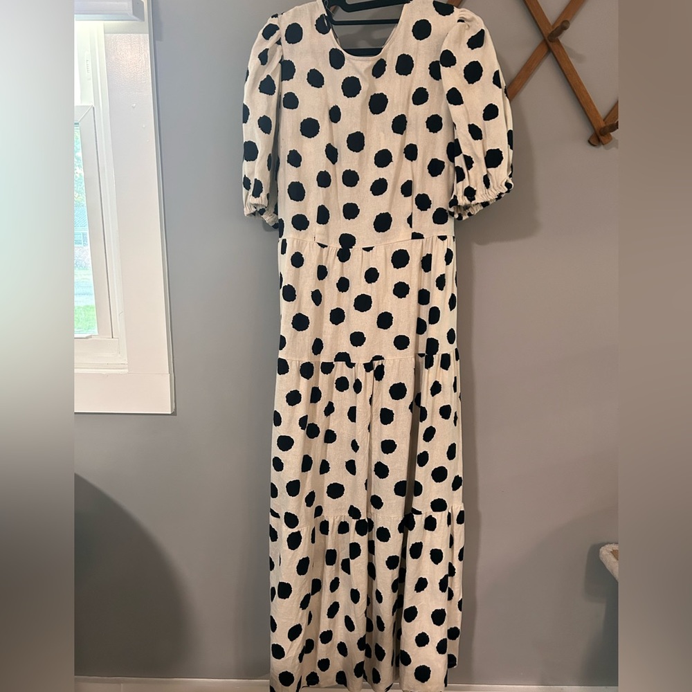 Who what wear tiered maxi dress. Size medium. Black and white polka dots